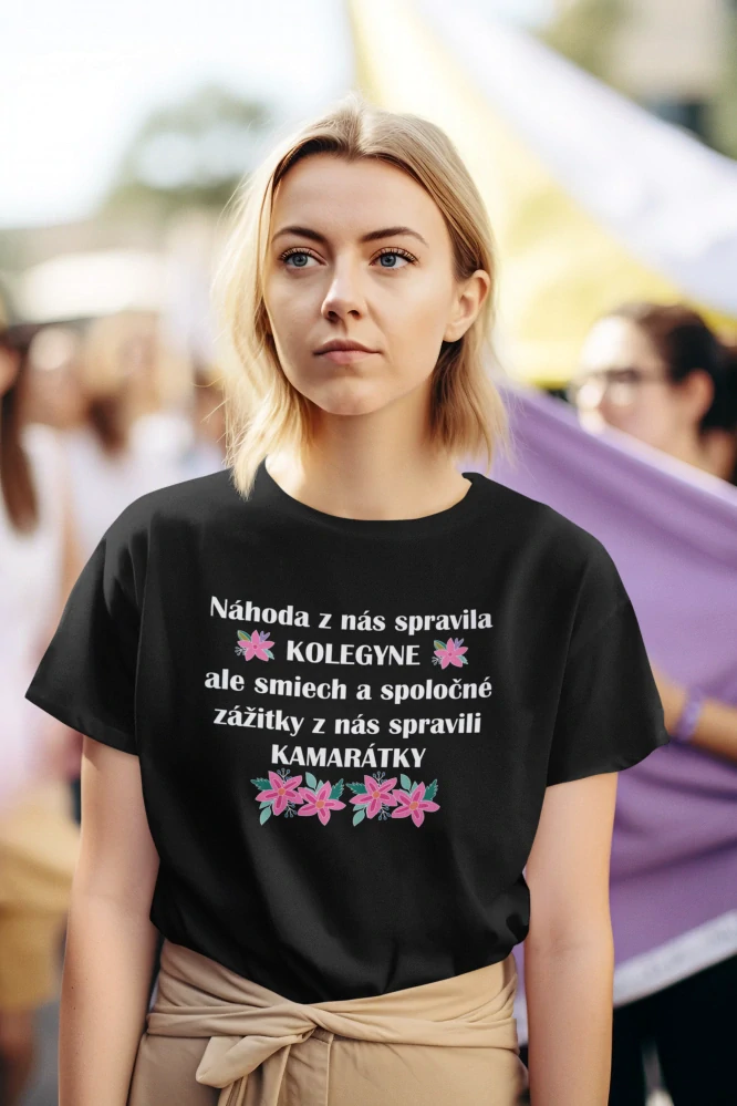 Vtipné tričko s potlačou Náhoda z nás spravila kolegyne