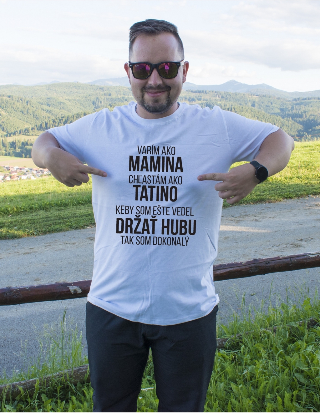 Vtipné tričko s potlačou "Celý po rodičoch"
