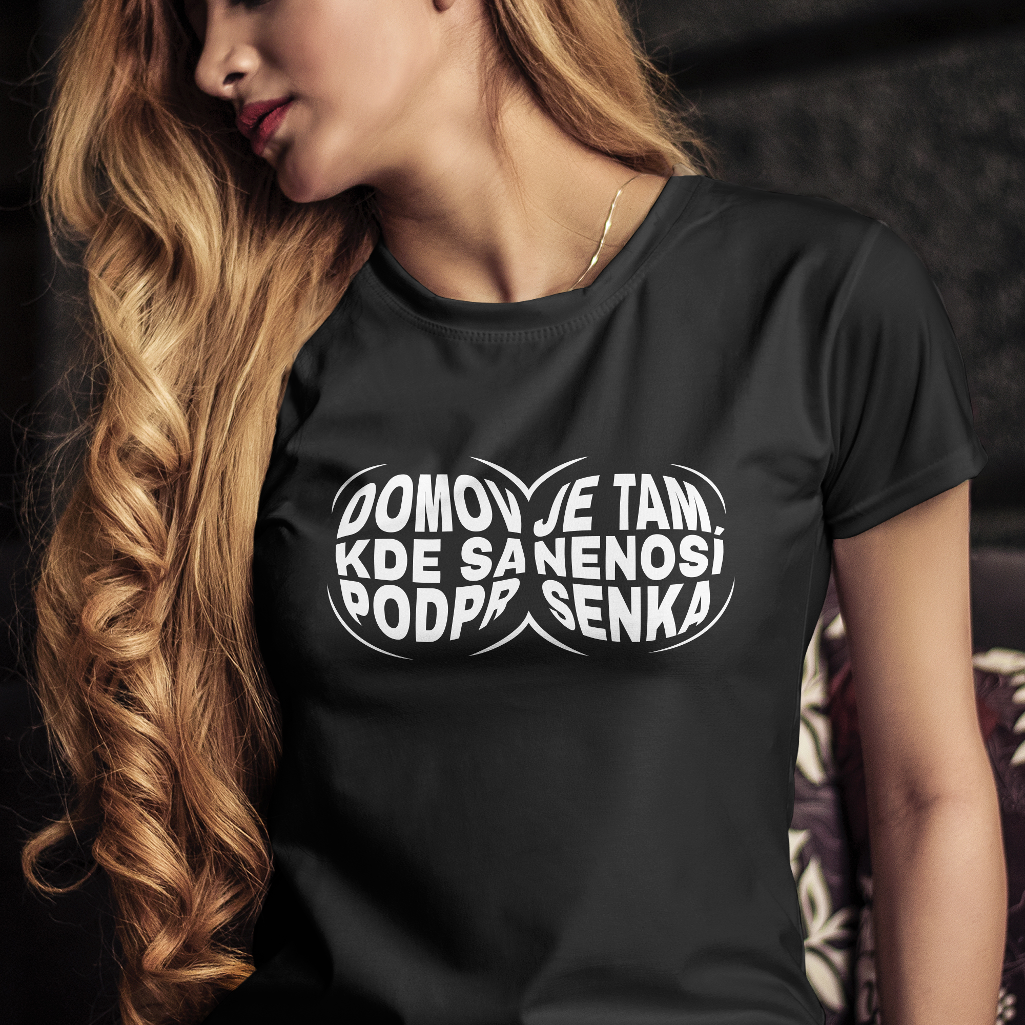 Vtipné tričko s potlačou "Domov je tam kde sa nenosí podprsenka"