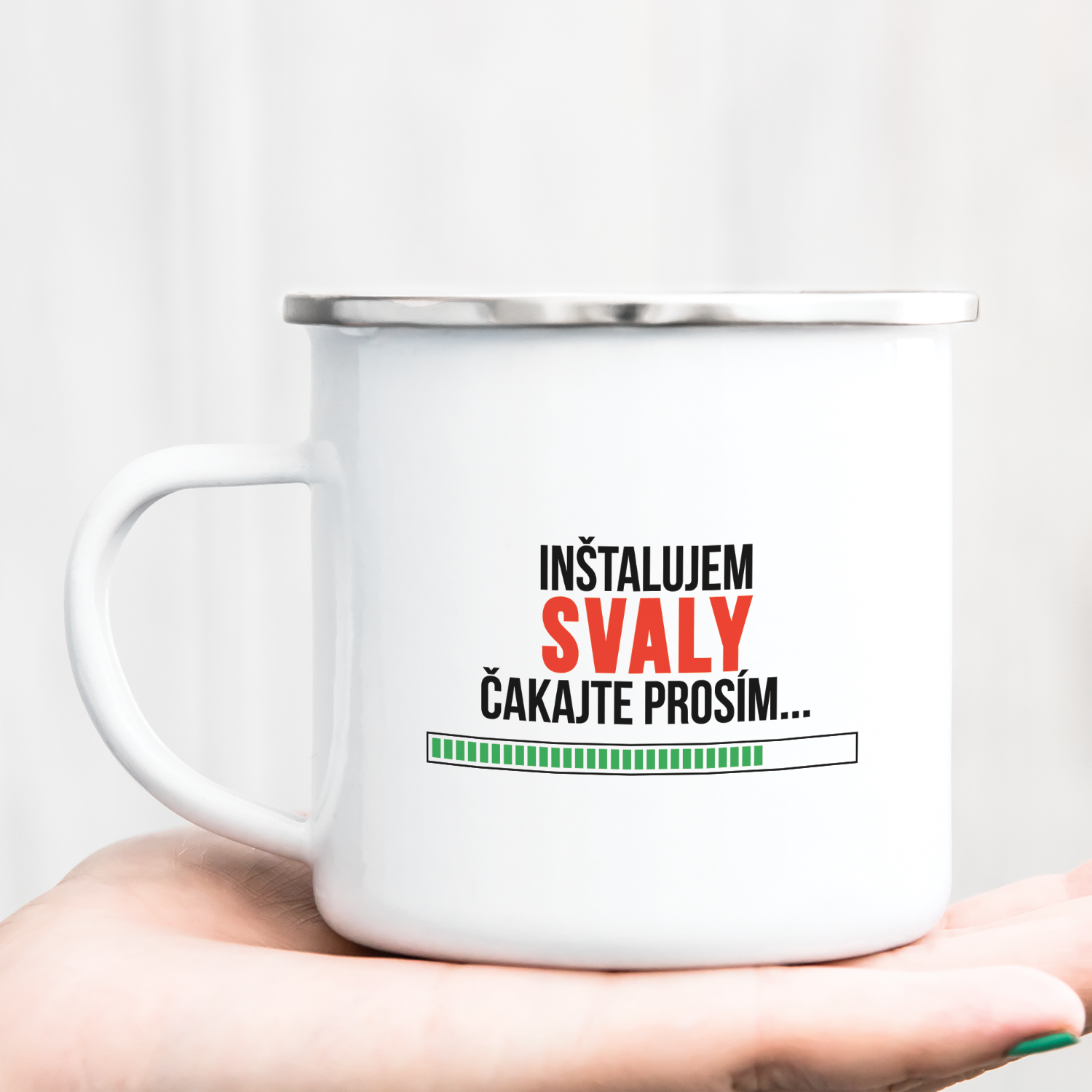 Hrnček s potlačou Inštalujem svaly