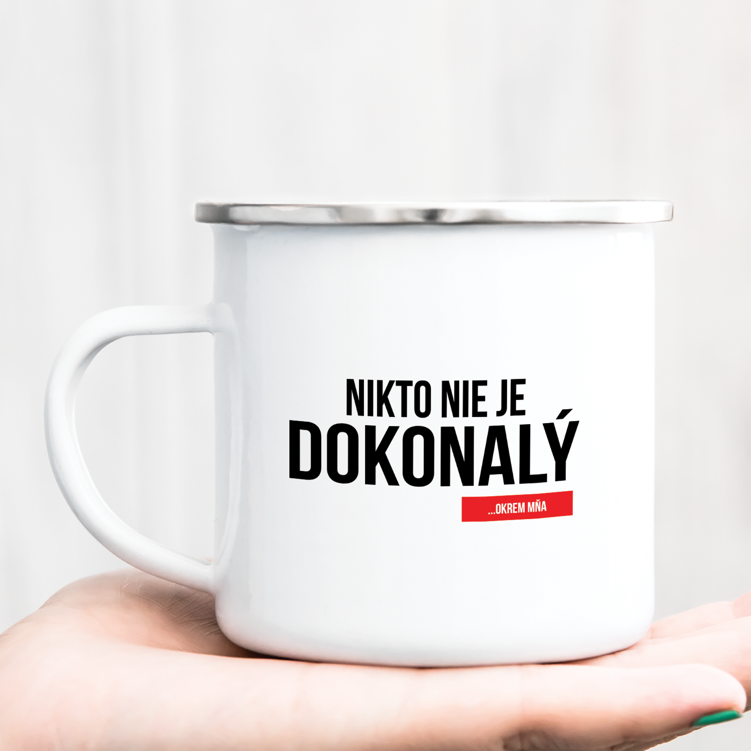 Hrnček s potlačou Nikto nie je DOKONALÝ