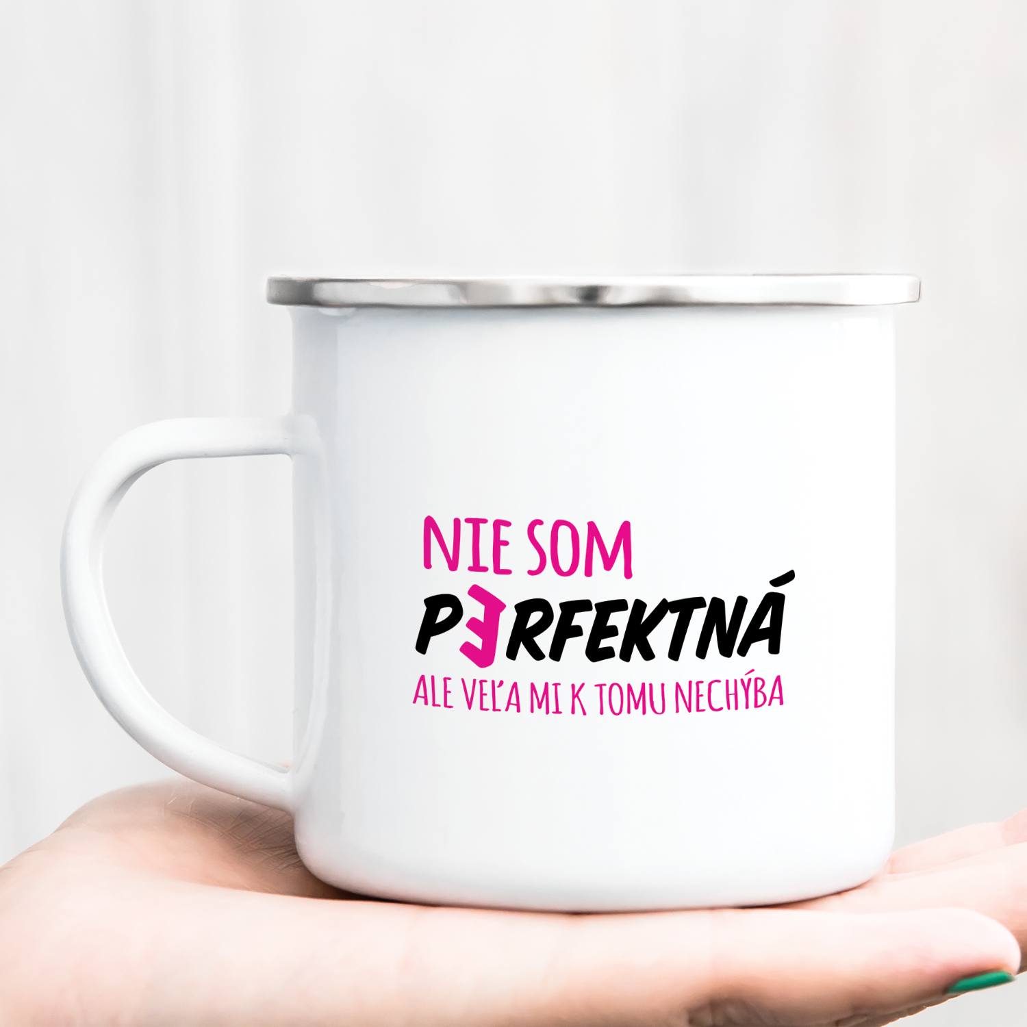 Hrnček s potlačou Nie som perfektná