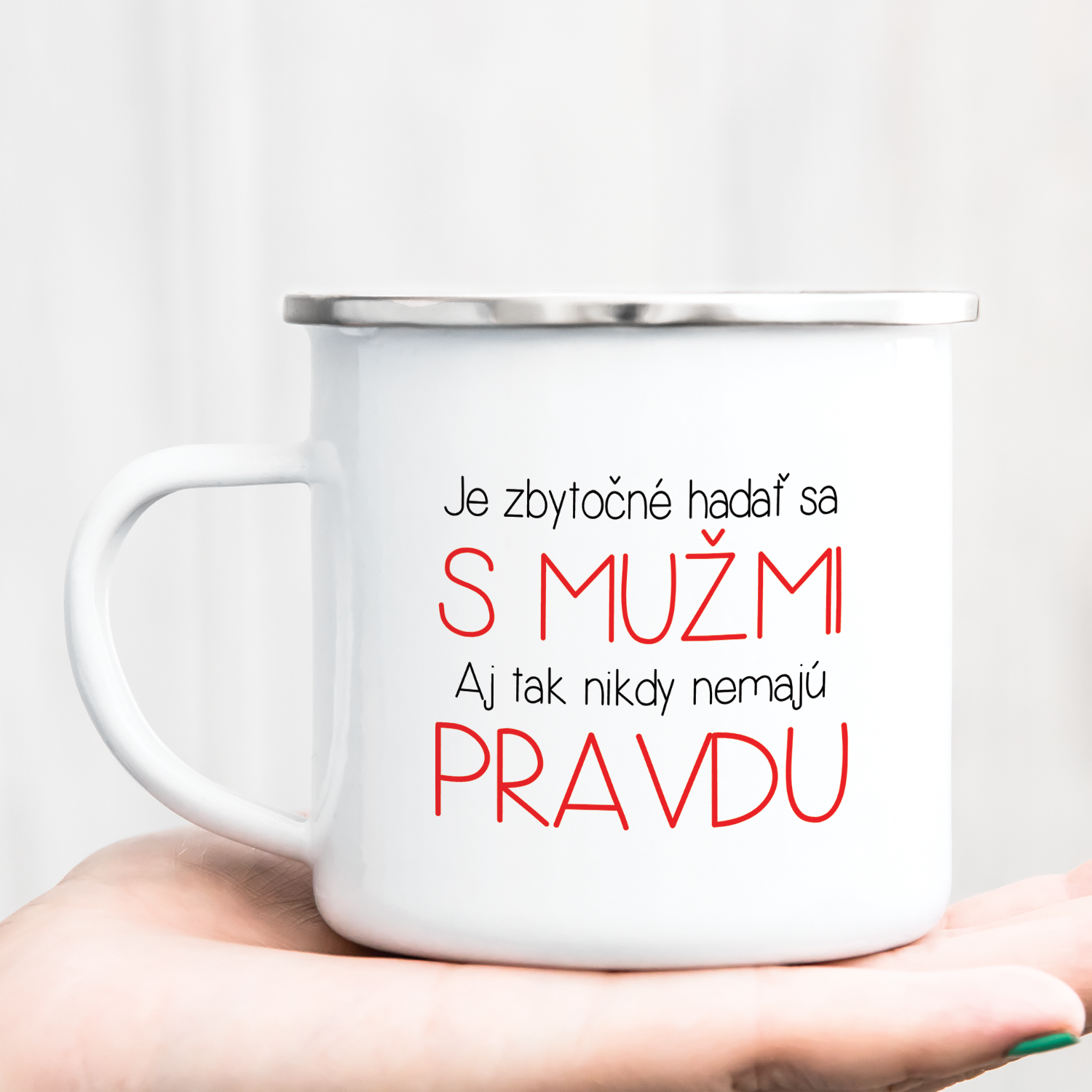 Hrnček s potlačou Je zbytočné hádať sa s mužmi