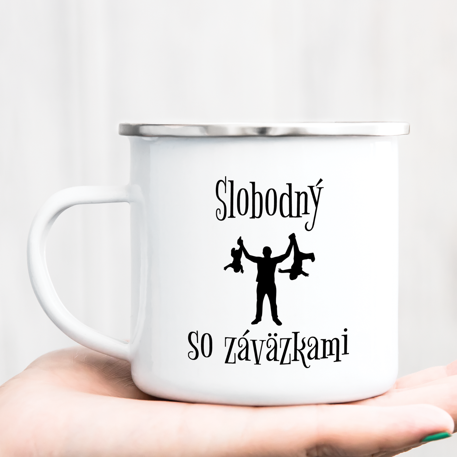 Hrnček s potlačou Slobodný so záväzkami