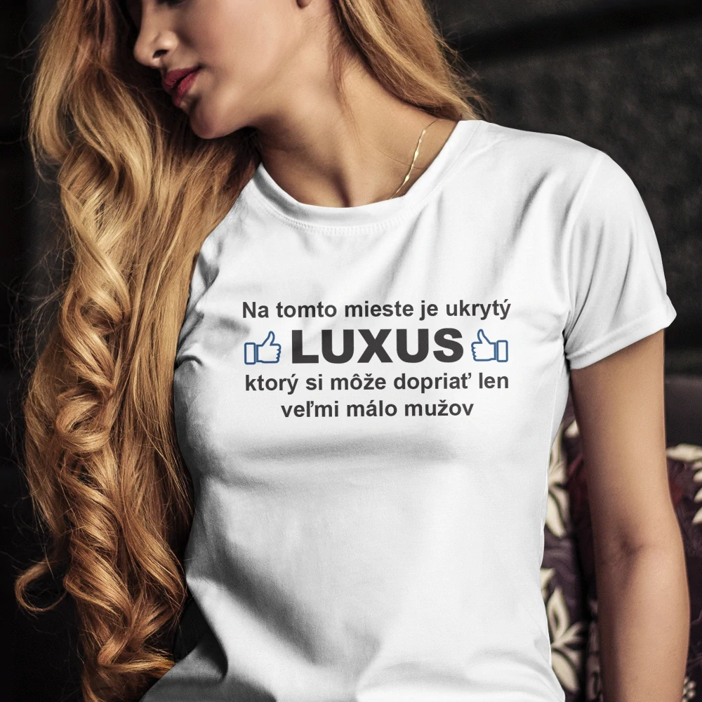 Vtipné tričko s potlačou "Na tomto mieste je ukrytý luxus, ktorý si môže dovoliť len veľmi málo mužov" (Tričko s kvalitnou potlačou)