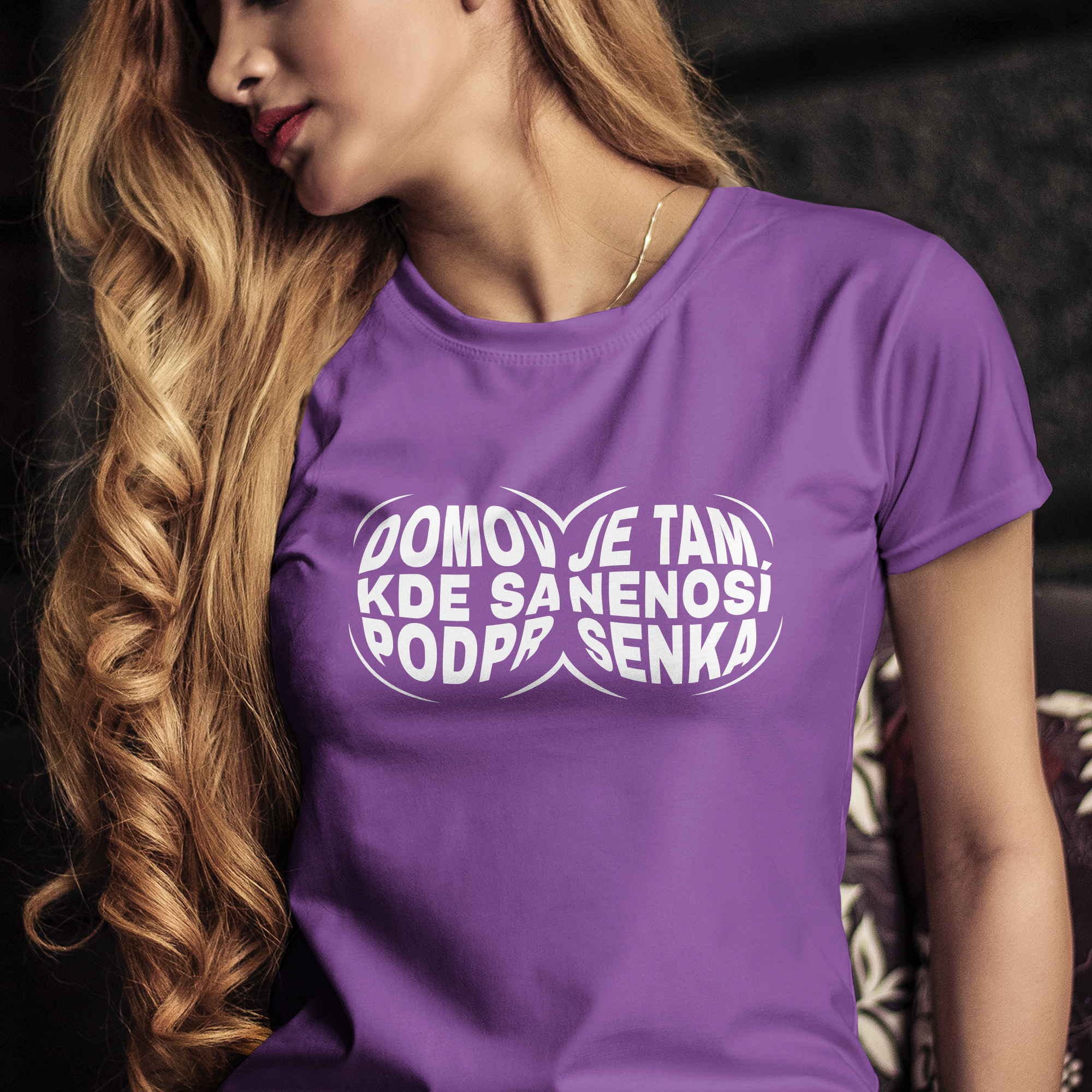Vtipné tričko s potlačou "Domov je tam kde sa nenosí podprsenka"